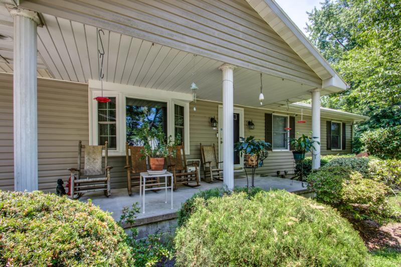 JUST LISTED IN BANKS HARBOR RETREAT 37436 Susan Street, Ocean View